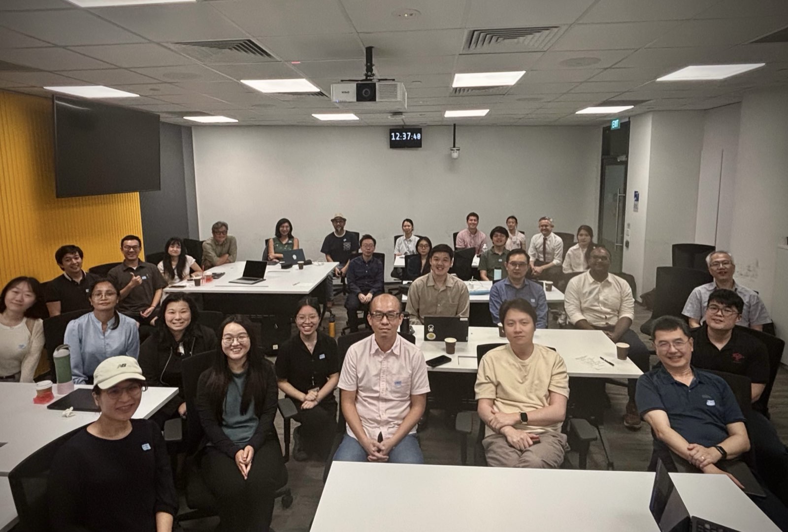 Full group photo of workshop attendees and organizers